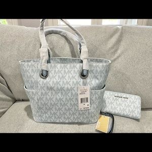 NWT Michael Kors Signature Jet Set + Wallet BLUE